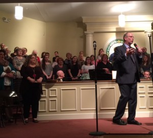 Jeff Nunnally leads congregation