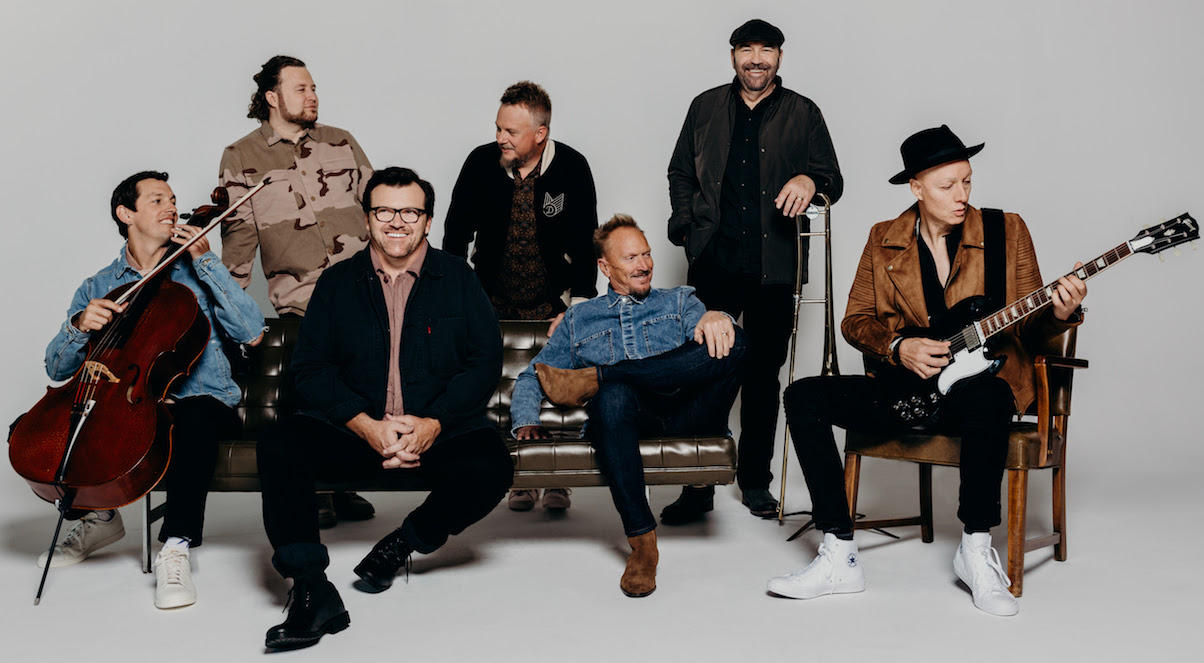 NEWSONG AND CROWDER JOIN FORCES FOR THE â€˜VERY MERRY CHRISTMAS TOURâ€™